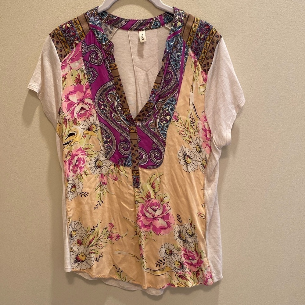 Anthropologie Tiny Mixed Media S/S Paisley Floral V Neck Top Size Medium